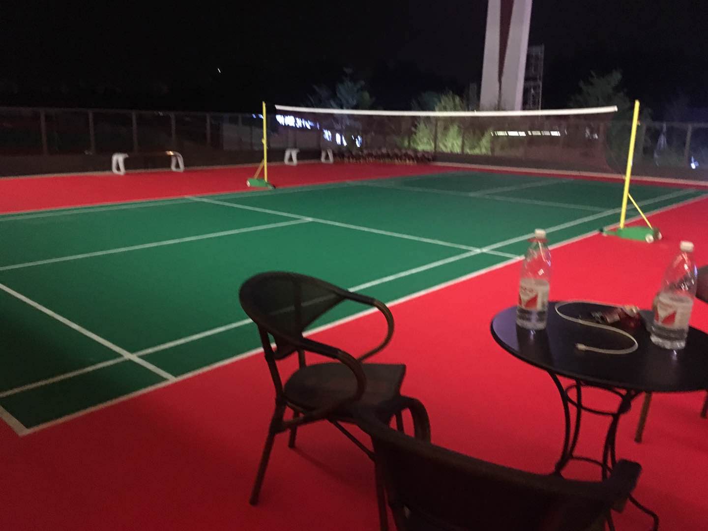 玉峰体育悬浮拼装地板羽毛球场